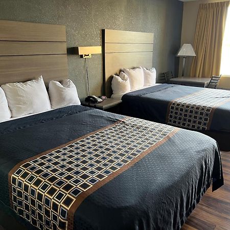 Knights Inn Лъмбъртън Екстериор снимка