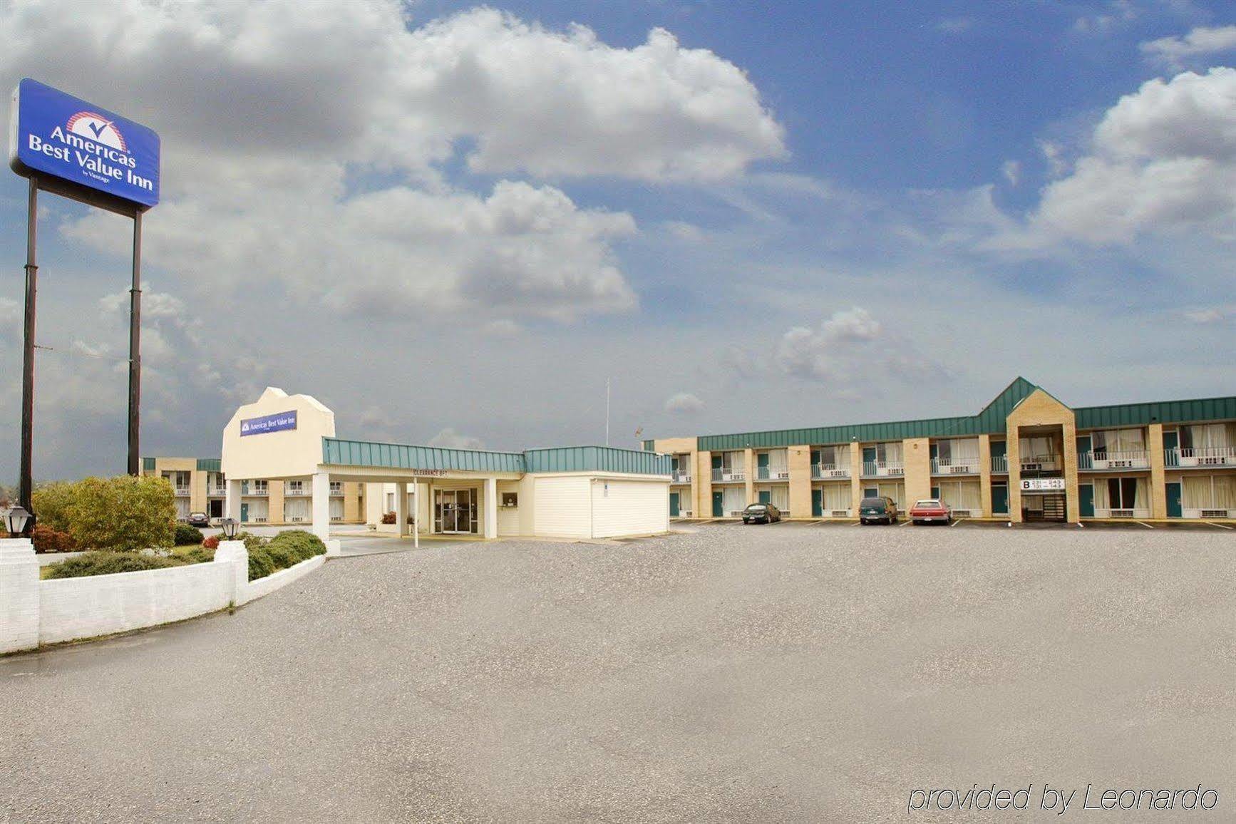 Knights Inn Лъмбъртън Екстериор снимка